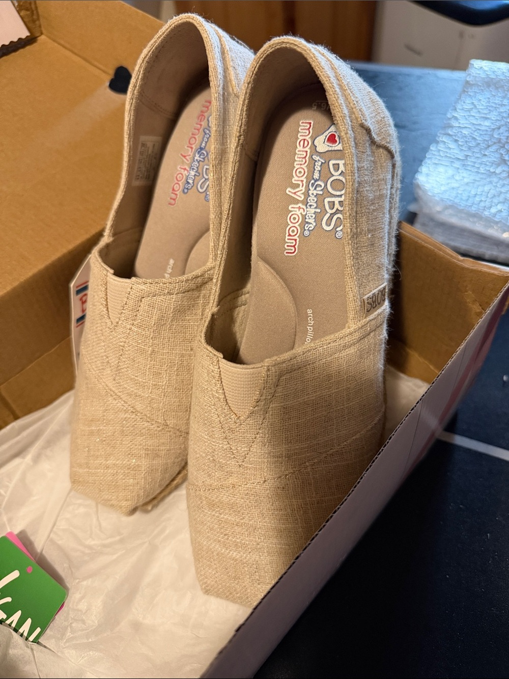 Skechers BOBS Slip-On Flats in Beige Natural Fabric, cute slip on’s. Nwt
